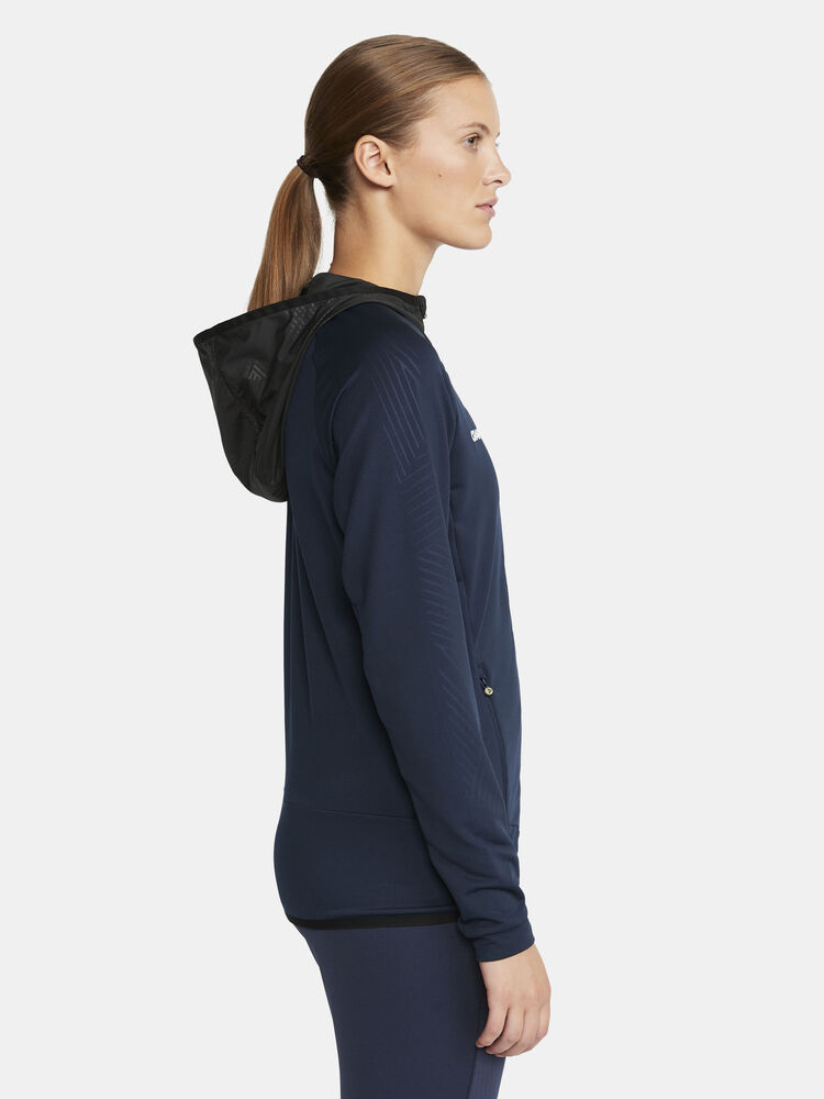 1912746-390000_Extend-Full-Zip-W_Closeup2