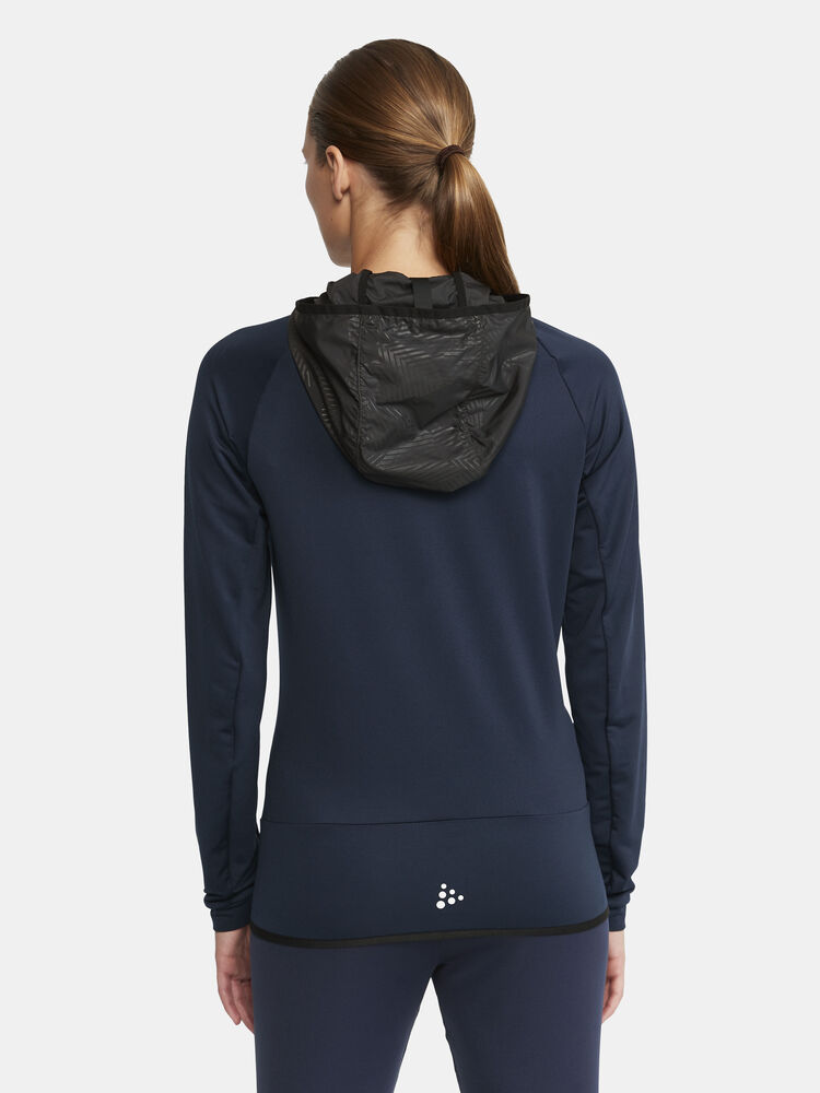 1912746-390000_Extend-Full-Zip-W_Closeup3