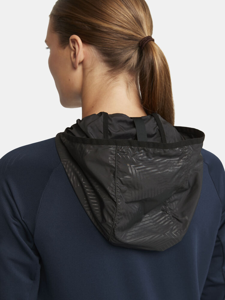 1912746-390000_Extend-Full-Zip-W_Closeup4