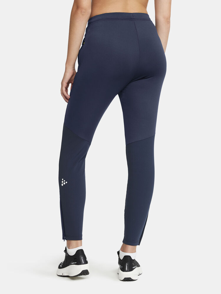 1912750-390000_Extend-Pant-W_Closeup3