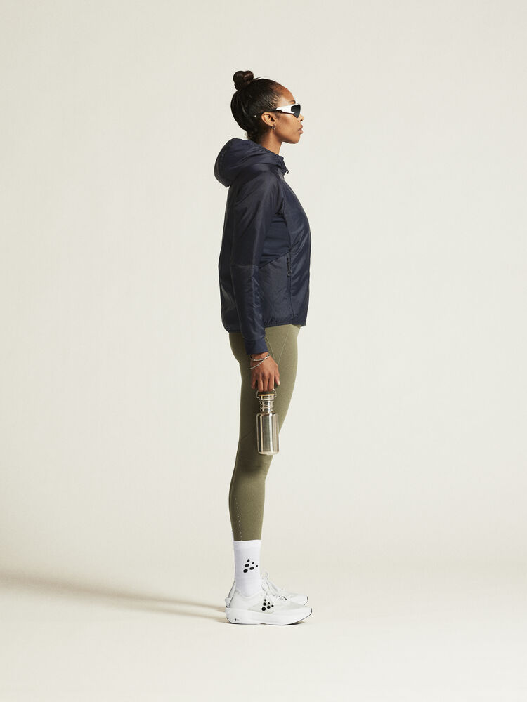 1913805-396000_ADV-Explore-Lightweight-Jacket-W_closeup2