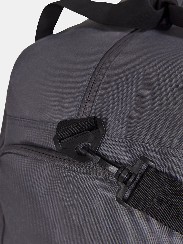 1914377-995000_Squad-2.0-Duffel-36L_Closeup3