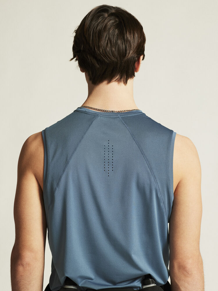 1914794-376000_ADV-Essence-SL-Tee-2-M_closeup6