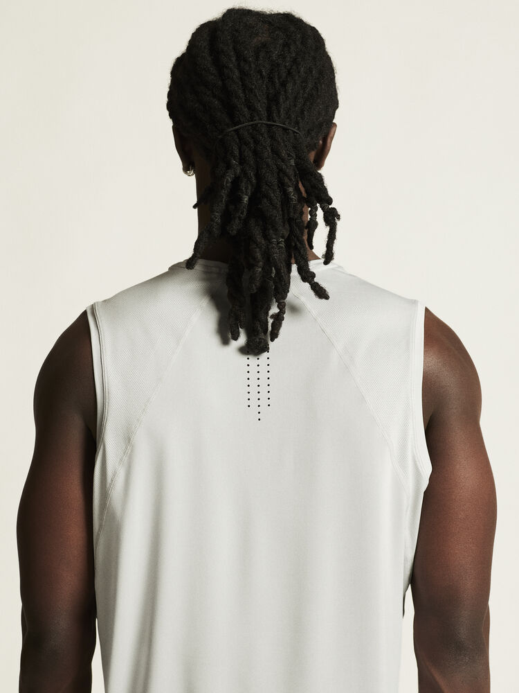 1914794-922000_ADV-Essence-SL-Tee-2-M_closeup6