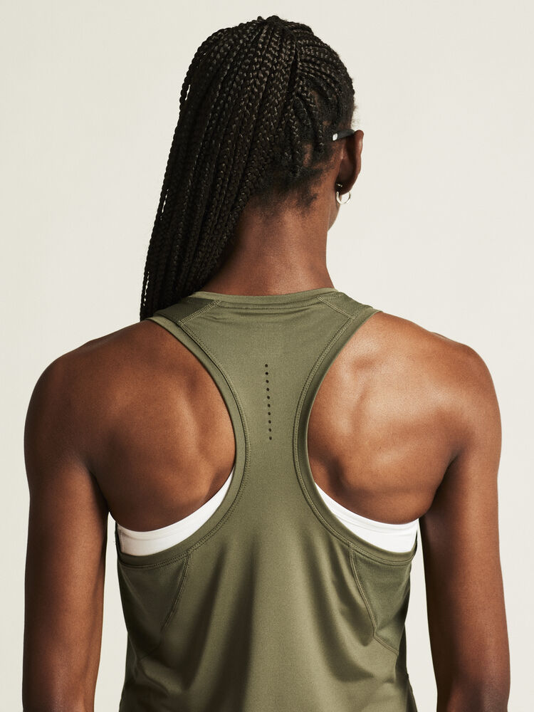 1914796-664000_ADV-Essence-Singlet-2-W_closeup6