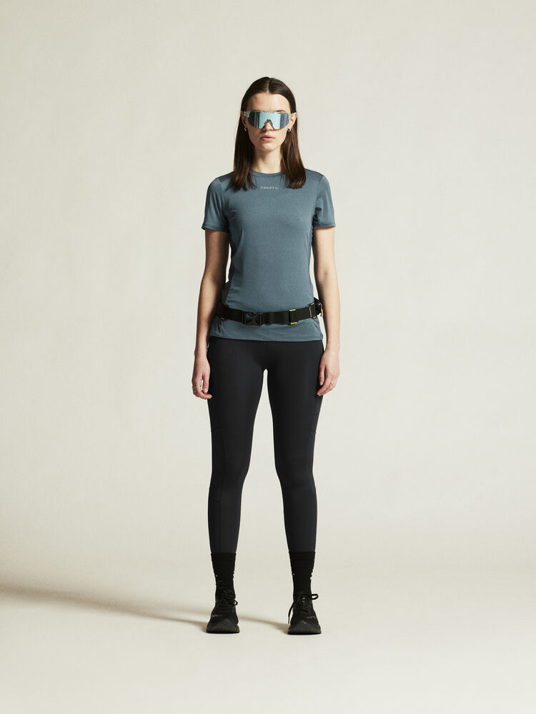 1914798-387000_ADV-Essence-SS-Tee-2-W_closeup1