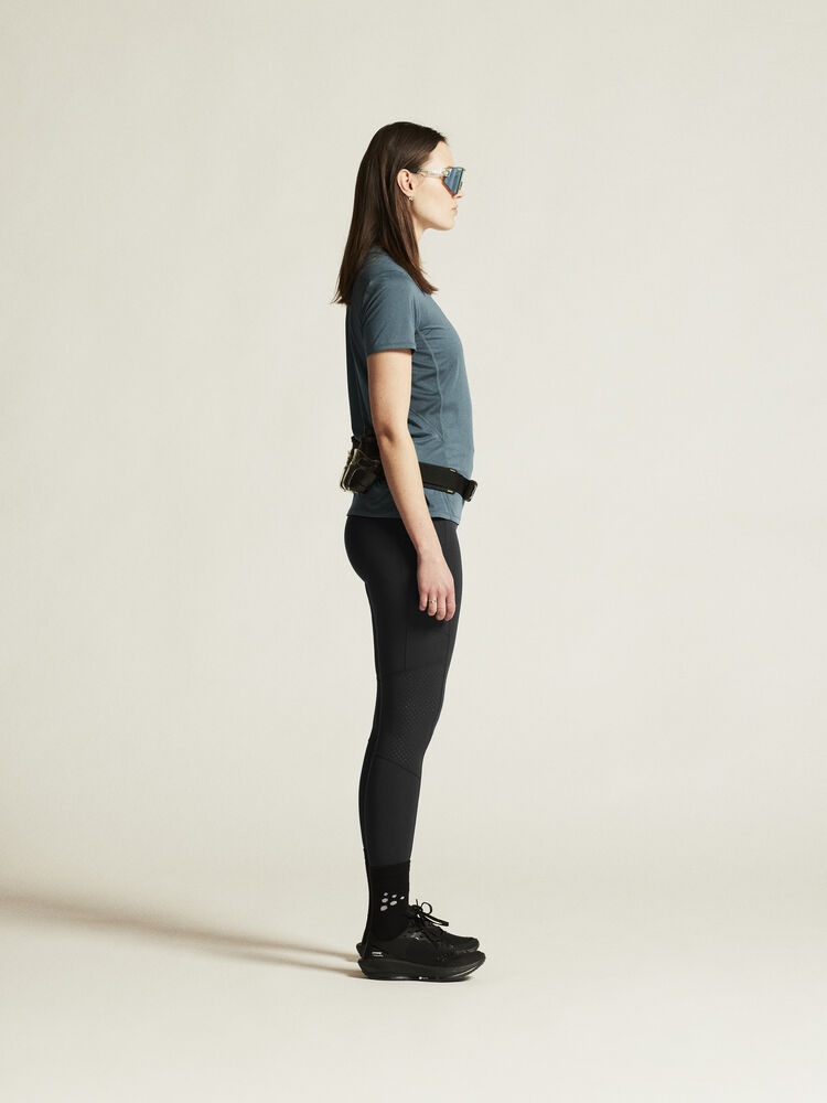 1914798-387000_ADV-Essence-SS-Tee-2-W_closeup2