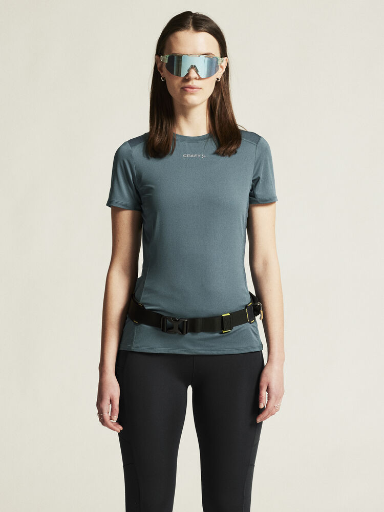 1914798-387000_ADV-Essence-SS-Tee-2-W_closeup4