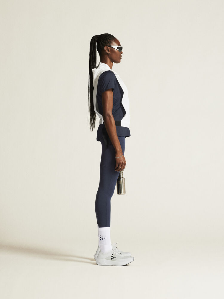 1914798-396000_ADV-Essence-SS-Tee-2-W_closeup2