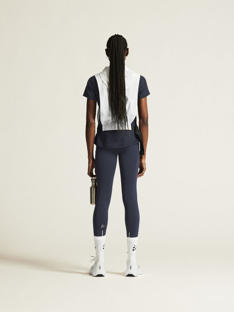 1914798-396000_ADV-Essence-SS-Tee-2-W_closeup4