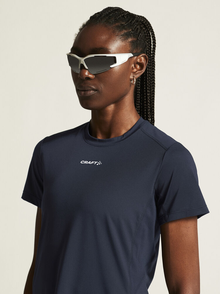 1914798-396000_ADV-Essence-SS-Tee-2-W_closeup6