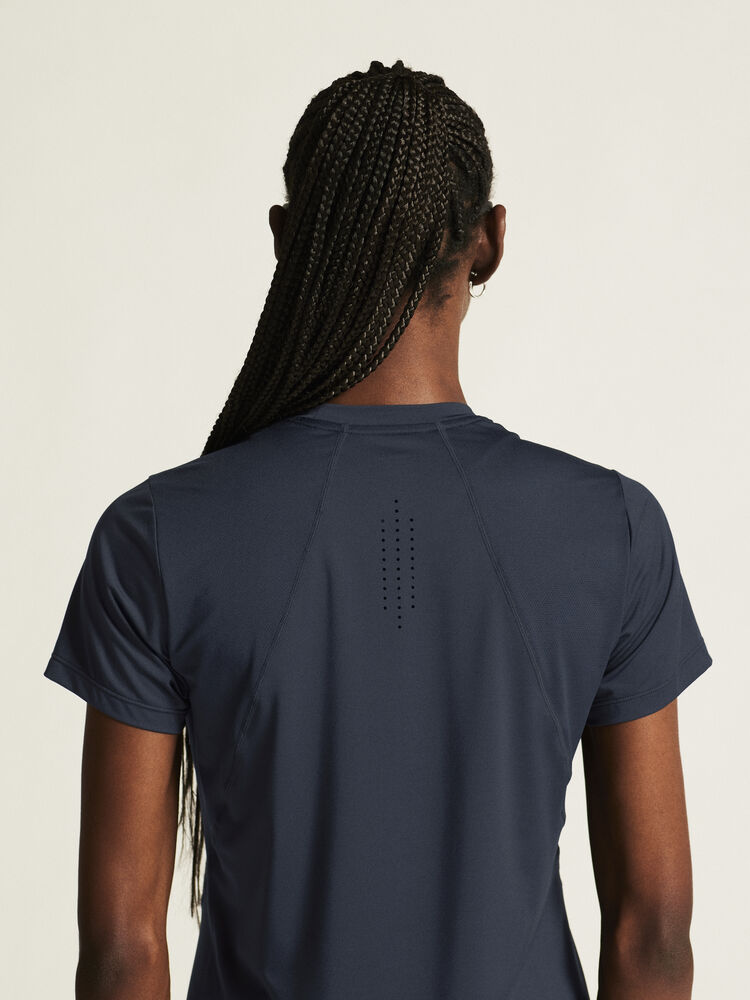 1914798-396000_ADV-Essence-SS-Tee-2-W_closeup7