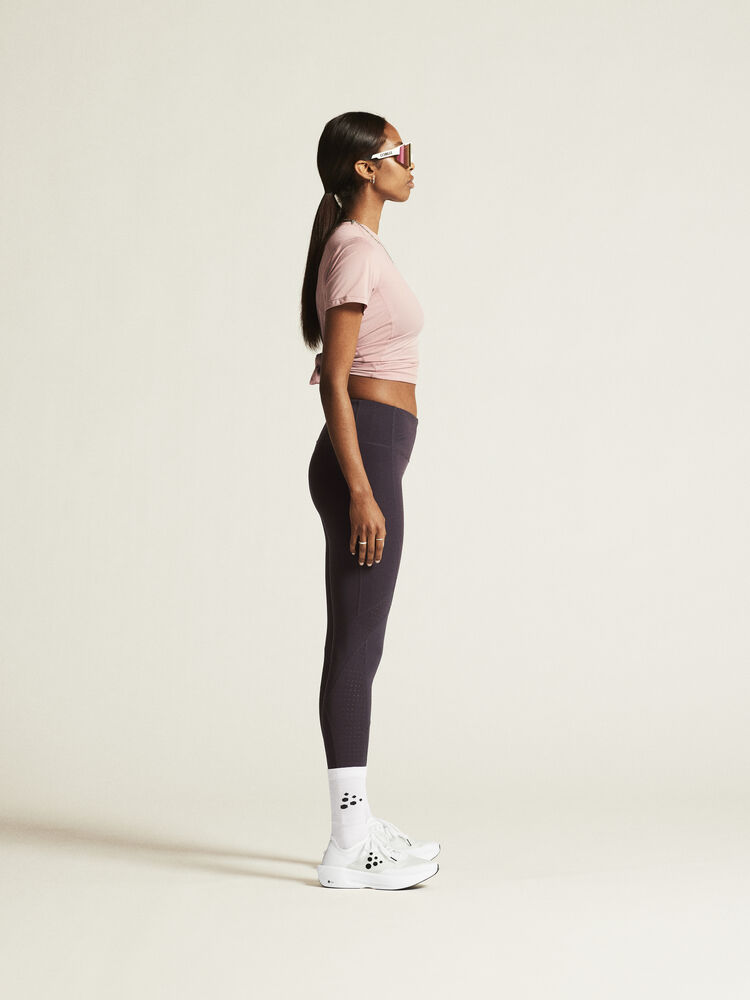 1914798-437000_ADV-Essence-LS-Tee-2-W_closeup2