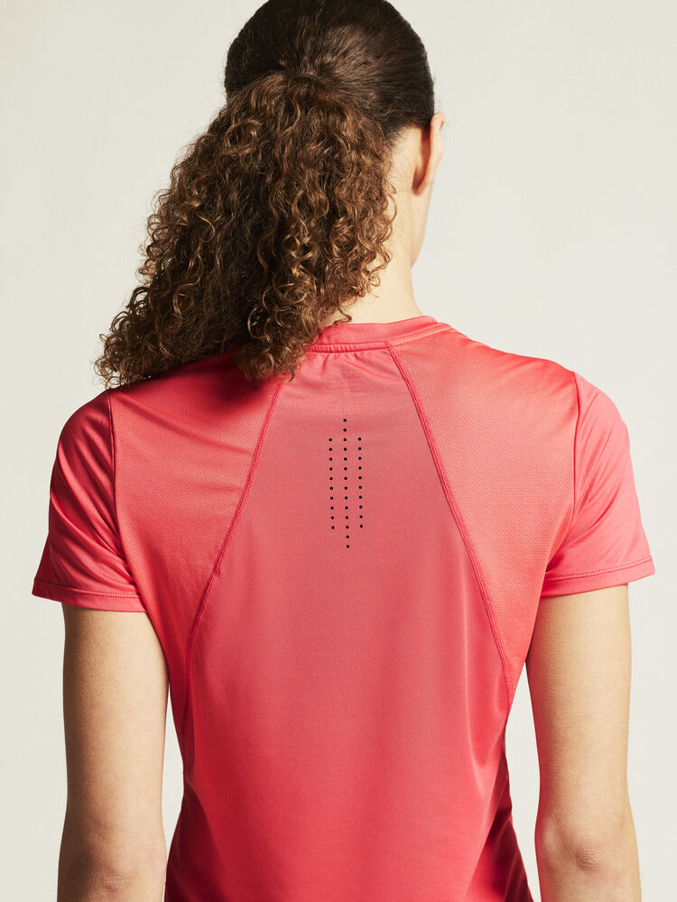 1914798-444000_ADV-Essence-SS-Tee-2-W_closeup6