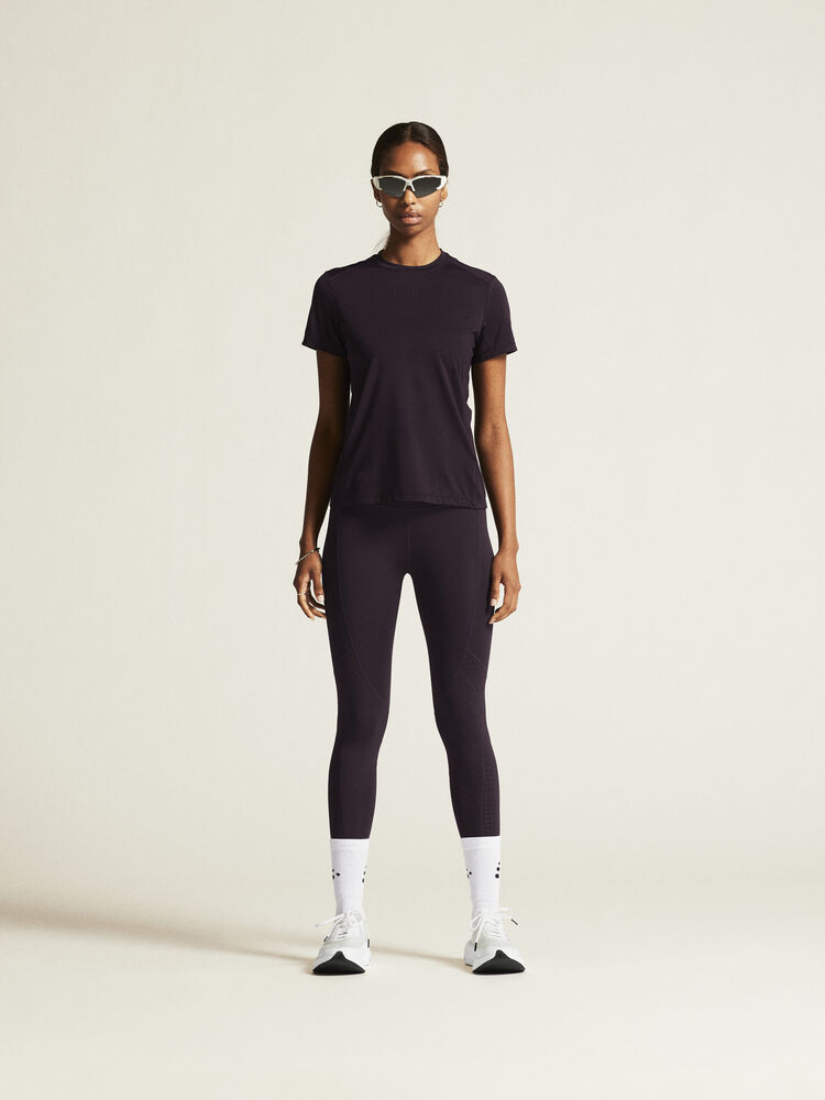 1914798-499000_ADV-Essence-SS-Tee-2-W_closeup1