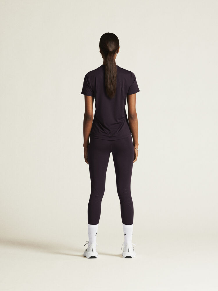 1914798-499000_ADV-Essence-SS-Tee-2-W_closeup3