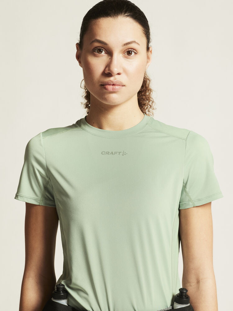 1914798-630000_ADV-Essence-SS-Tee-2-W_closeup5