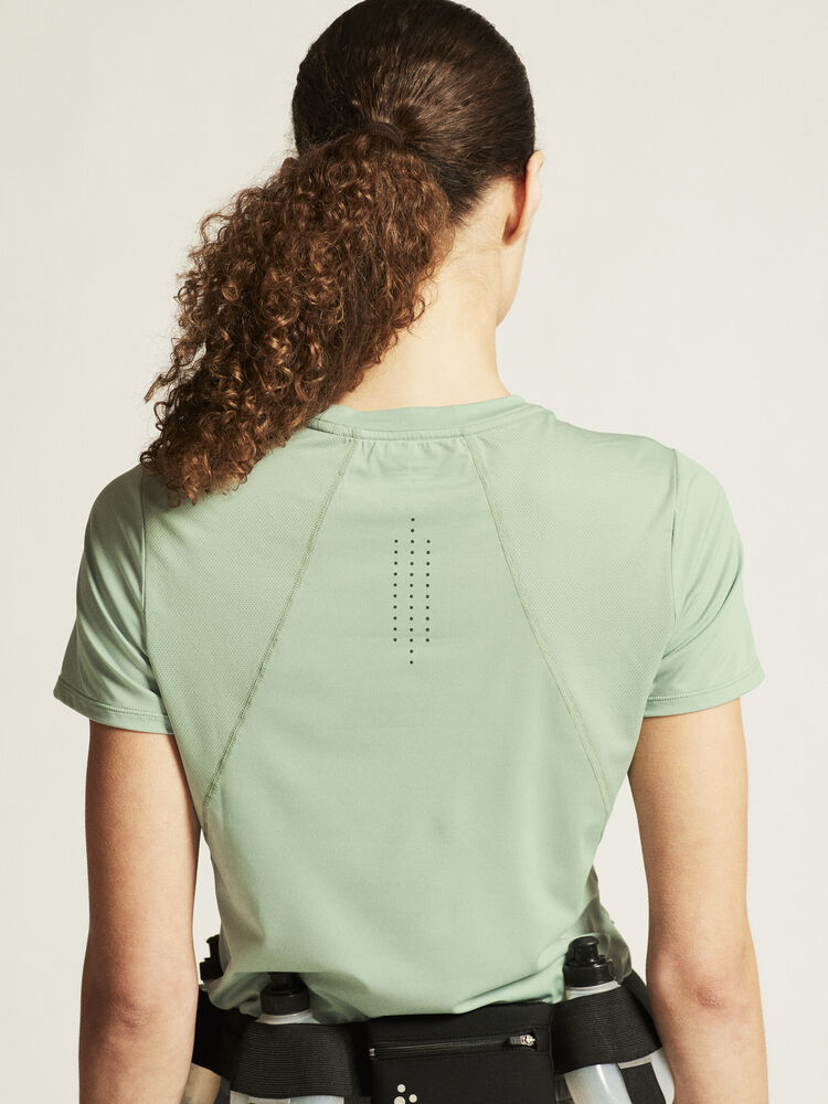 1914798-630000_ADV-Essence-SS-Tee-2-W_closeup6