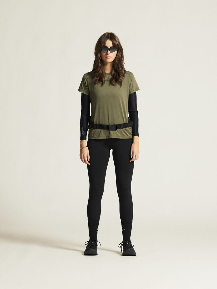 1914798-664000_ADV-Essence-SS-Tee-2-W_closeup1