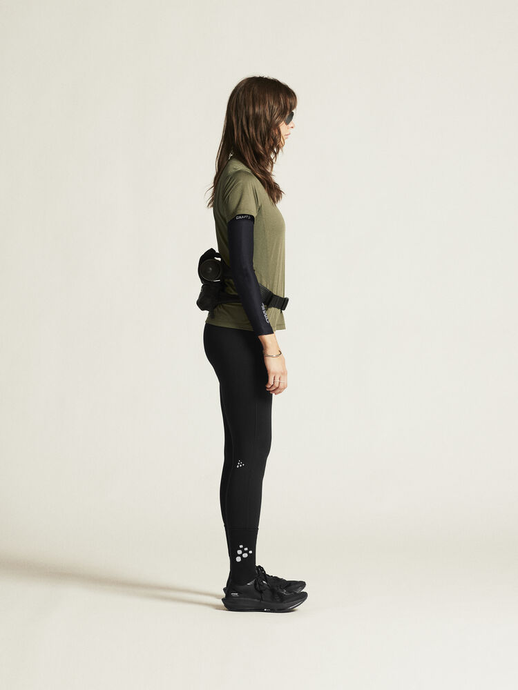 1914798-664000_ADV-Essence-SS-Tee-2-W_closeup2