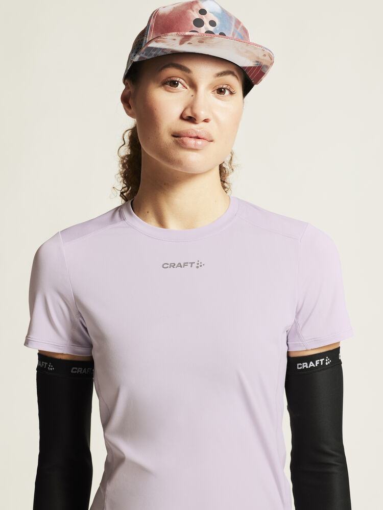 1914798-746000_ADV-Essence-SS-Tee-2-W_closeup6