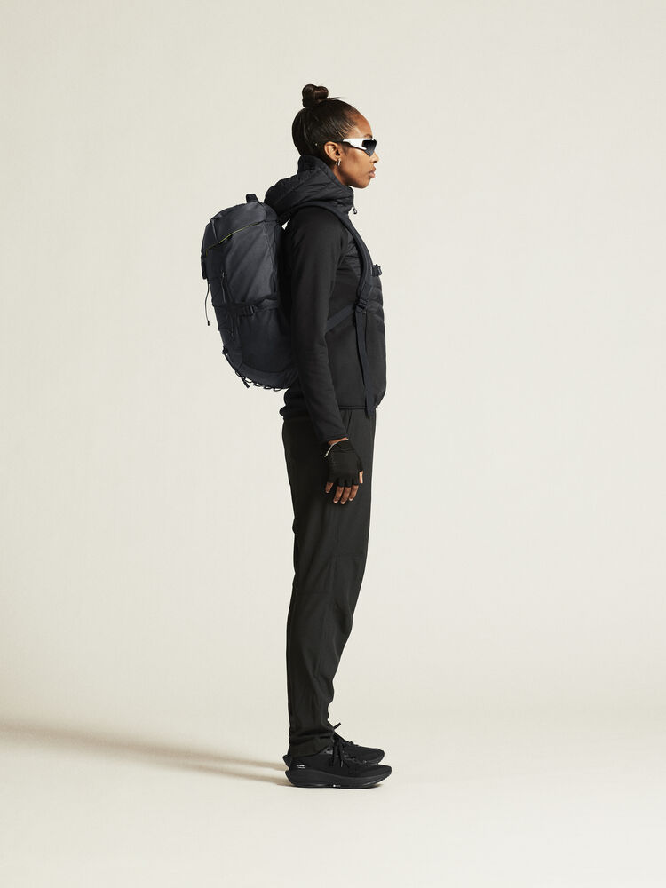 1915257-999000_ADV-Explore-Lt-Down-Hybrid-Jkt-W_closeup2