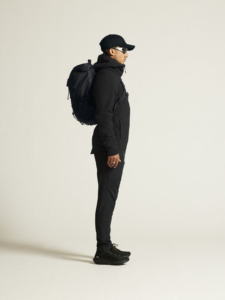 1915258-999000_ADV-Explore-Softshell-2-Jkt-M_closeup3