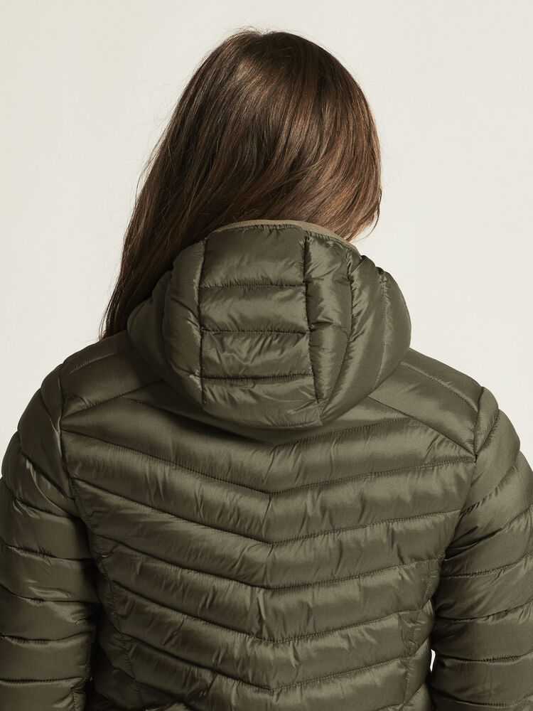 1915261-664000_CORE-Explore-Lt-Insulation-Jkt-W_closeup7