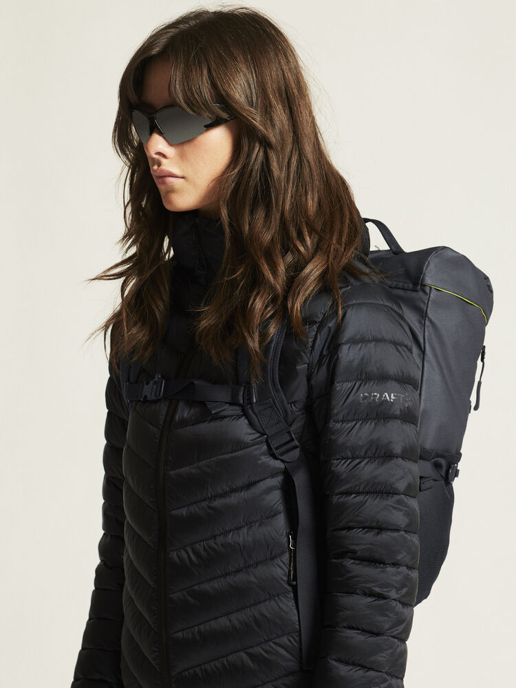 1915261-999000_CORE-Explore-Lt-Insulation-Jkt-W_closeup5