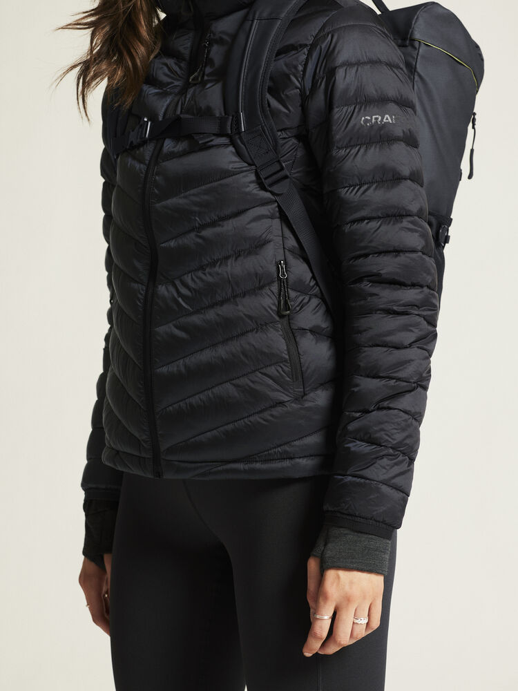 1915261-999000_CORE-Explore-Lt-Insulation-Jkt-W_closeup6