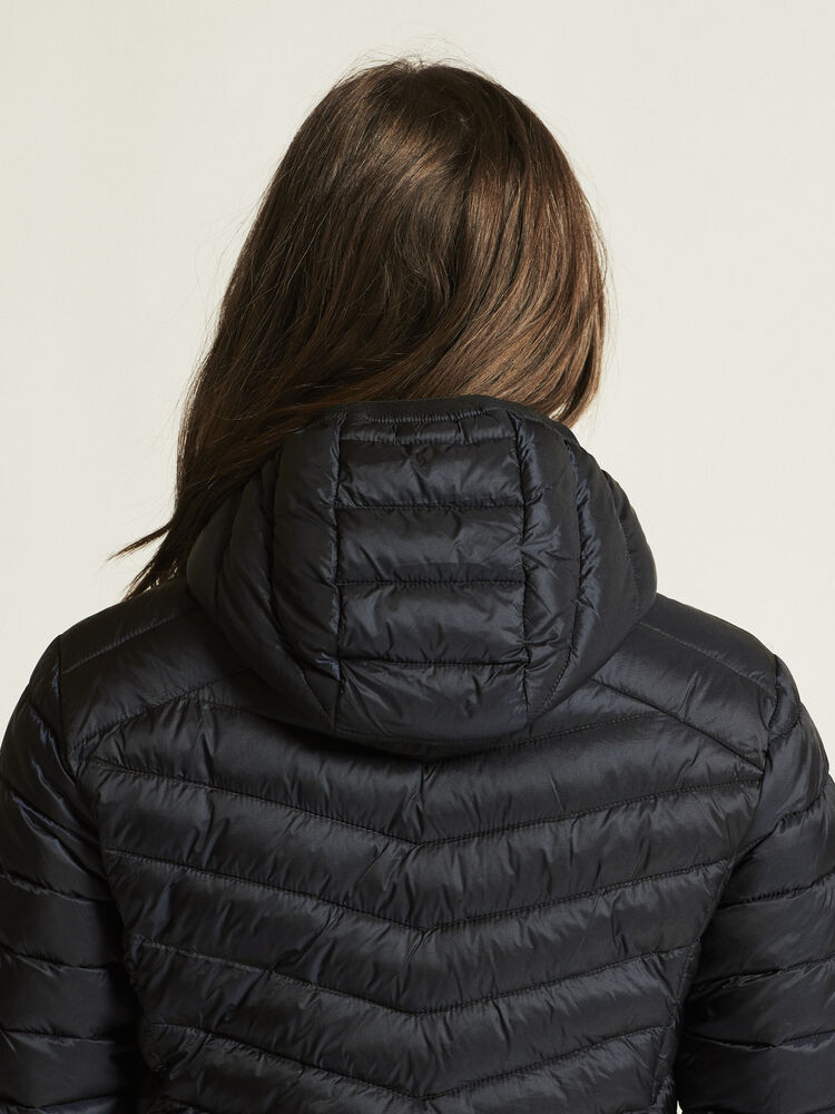 1915261-999000_CORE-Explore-Lt-Insulation-Jkt-W_closeup7