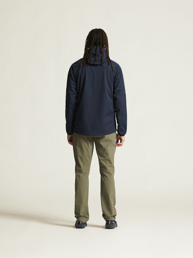 1915262-396000_CORE-Explore-Softshell-2-Jkt-M_closeup3