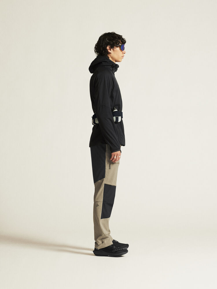 1915262-999000_CORE-Explore-Softshell-2-Jkt-M_closeup2