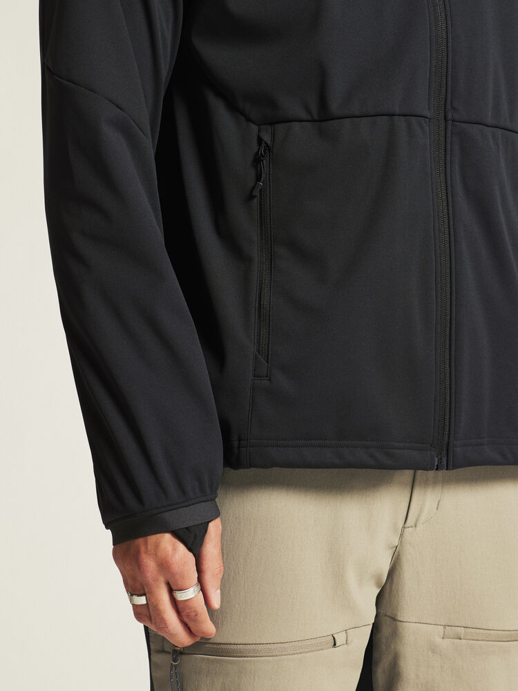 1915262-999000_CORE-Explore-Softshell-2-Jkt-M_closeup6