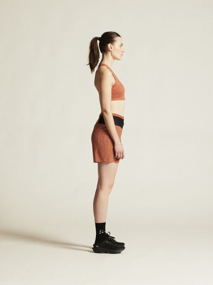 1916008-458000_Collective-Padded-Sports-bra-W_closeup2