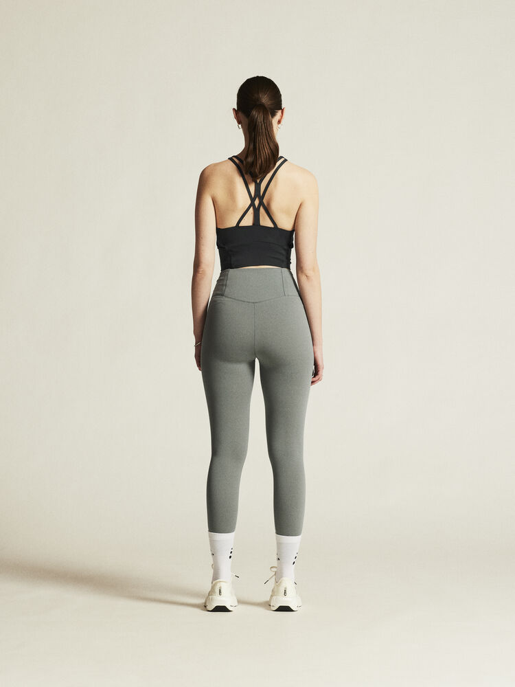 1916009-999000_Collective-Cropped-Singlet-W_closeup3