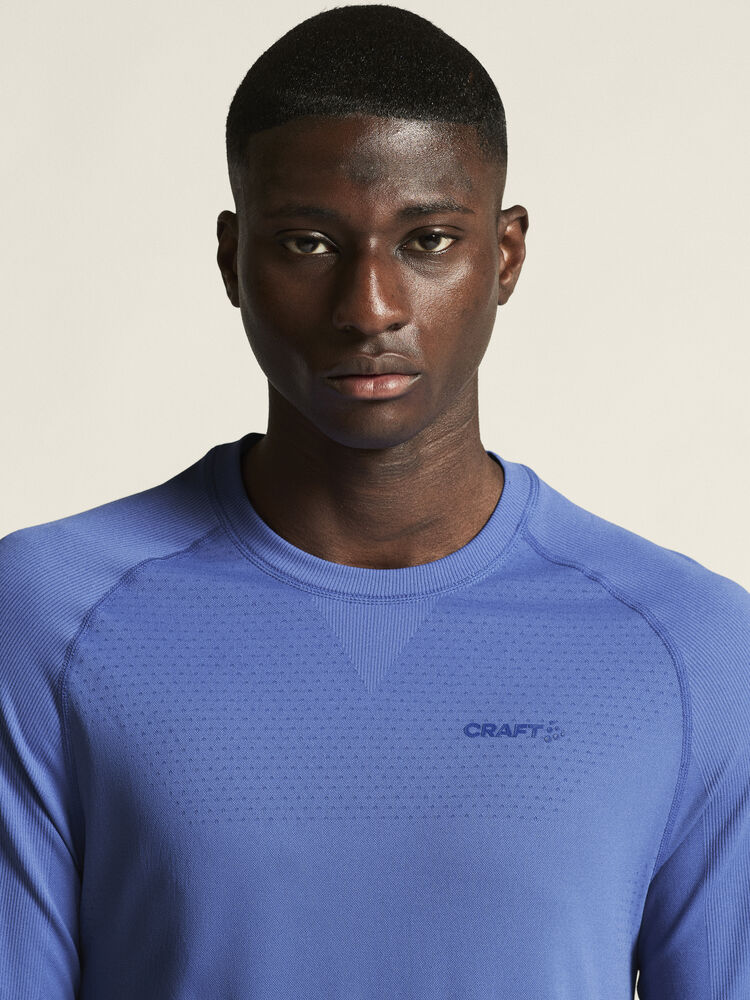 1916674-331000_Dry-Active-Comfort-LS-2-M_closeup5