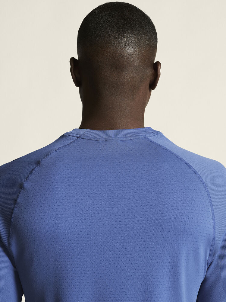 1916674-331000_Dry-Active-Comfort-LS-2-M_closeup6