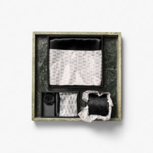 Giftbox Solid Hankie & Lapel Pin