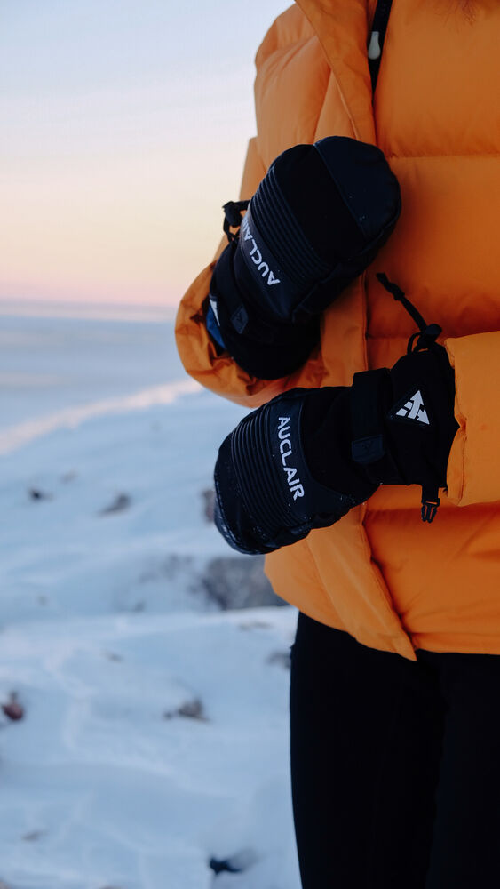 2J883-8000_BlackBlack_closeup2