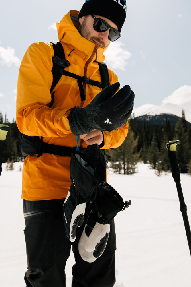 2J927-8005_BlackWhite_closeup1