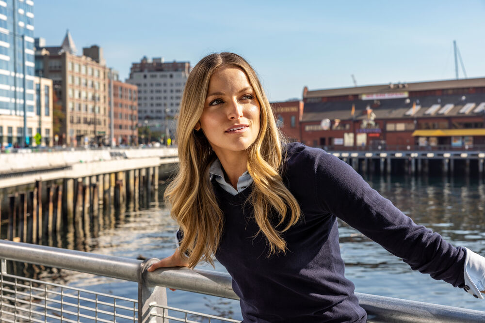 355419_Mss23_OakvilleVneck