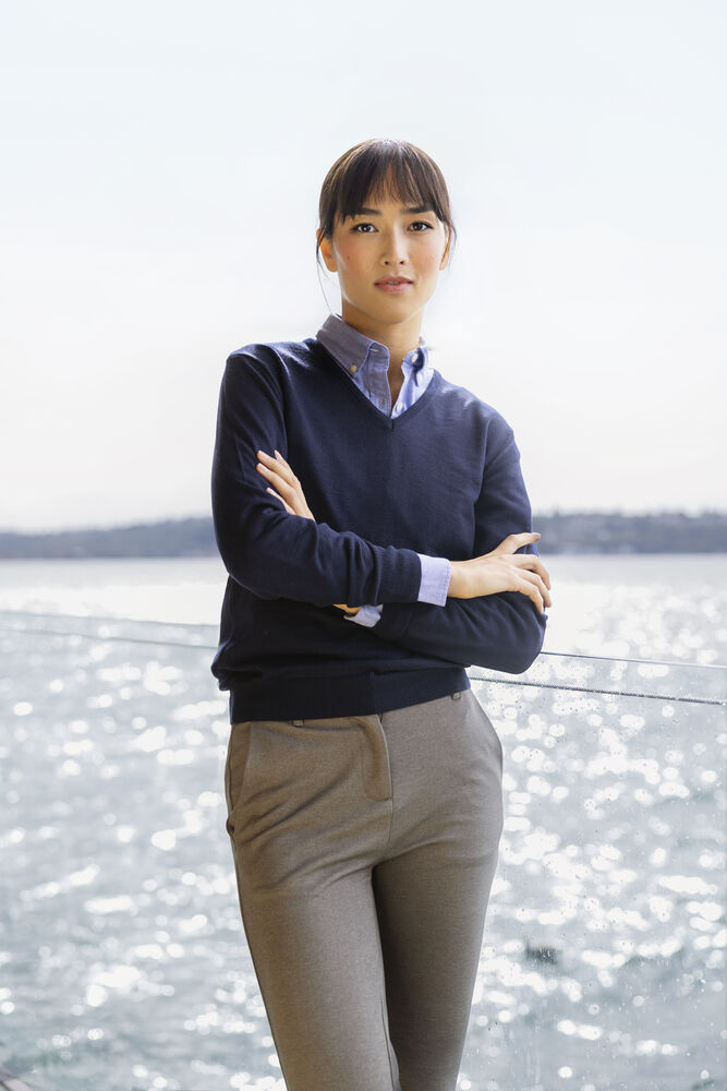 355431_IMss24_EverettVneck