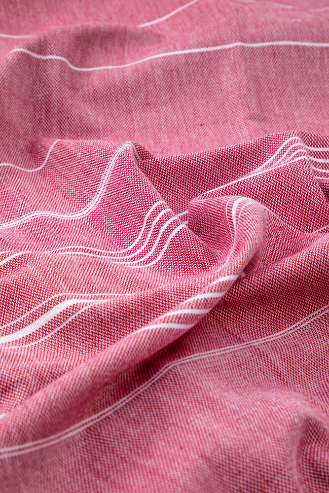 410218-35_Skarbo_red_closeup