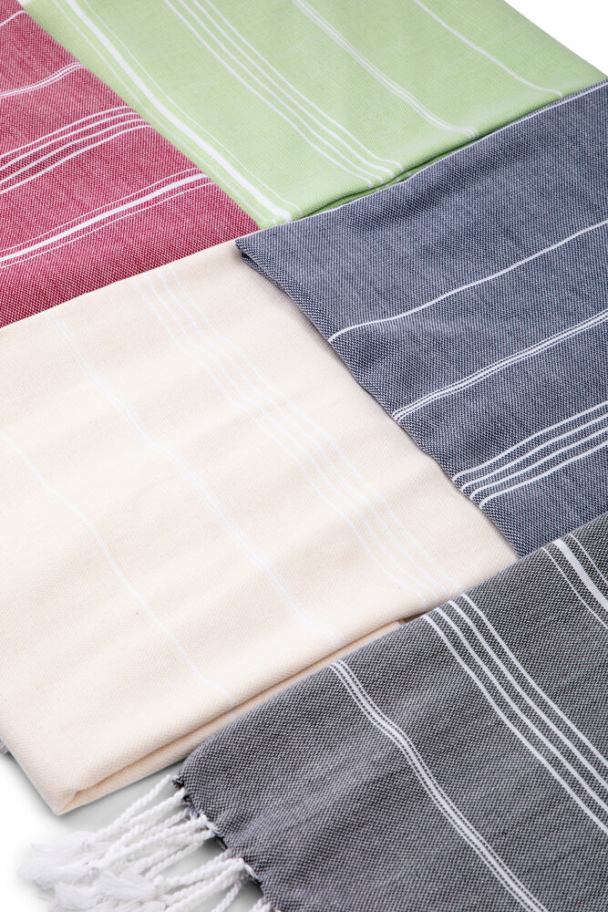 410218_Skarbo_green_red_navy_grey_beige_Clouseup