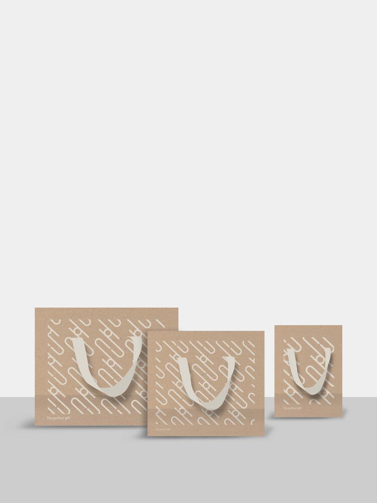 Perfect Gift Pose Small